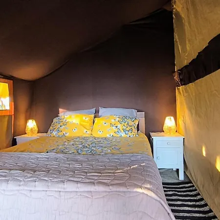 Cool Under Canvas * Miremont (Puy-de-Dome)