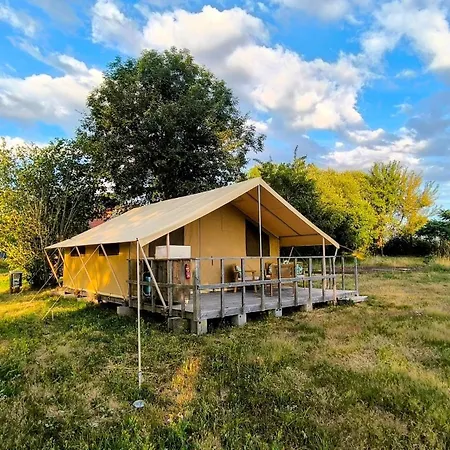 Campismo de Luxo Cool Under Canvas