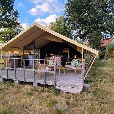 Cool Under Canvas Campismo de Luxo *