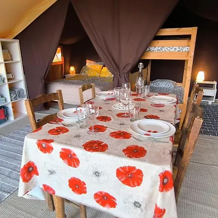 Cool Under Canvas * Miremont (Puy-de-Dome)