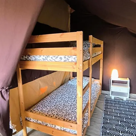 Cool Under Canvas *