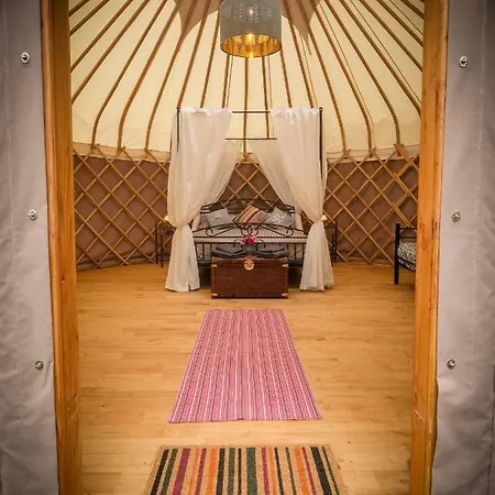 Cool Under Canvas Luxury tent Miremont (Puy-de-Dome)