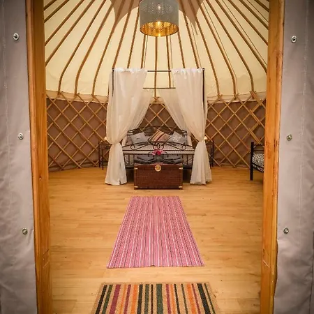 Cool Under Canvas Campismo de Luxo Miremont (Puy-de-Dome)