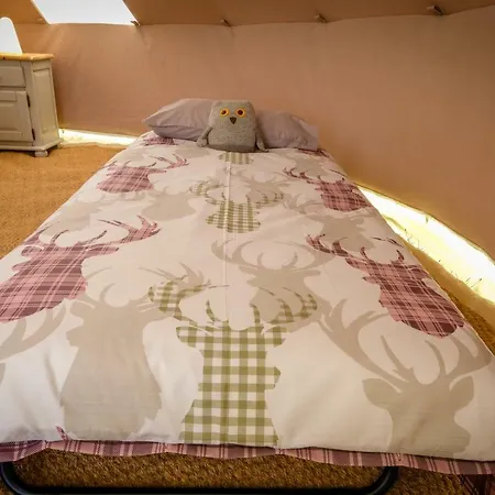 Cool Under Canvas Miremont (Puy-de-Dome)