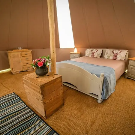 Cool Under Canvas Miremont (Puy-de-Dome)