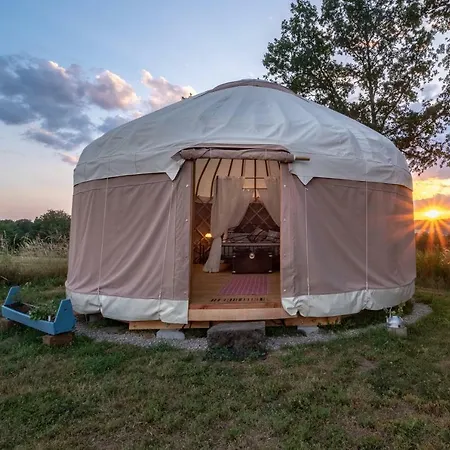 Cool Under Canvas Miremont (Puy-de-Dome)